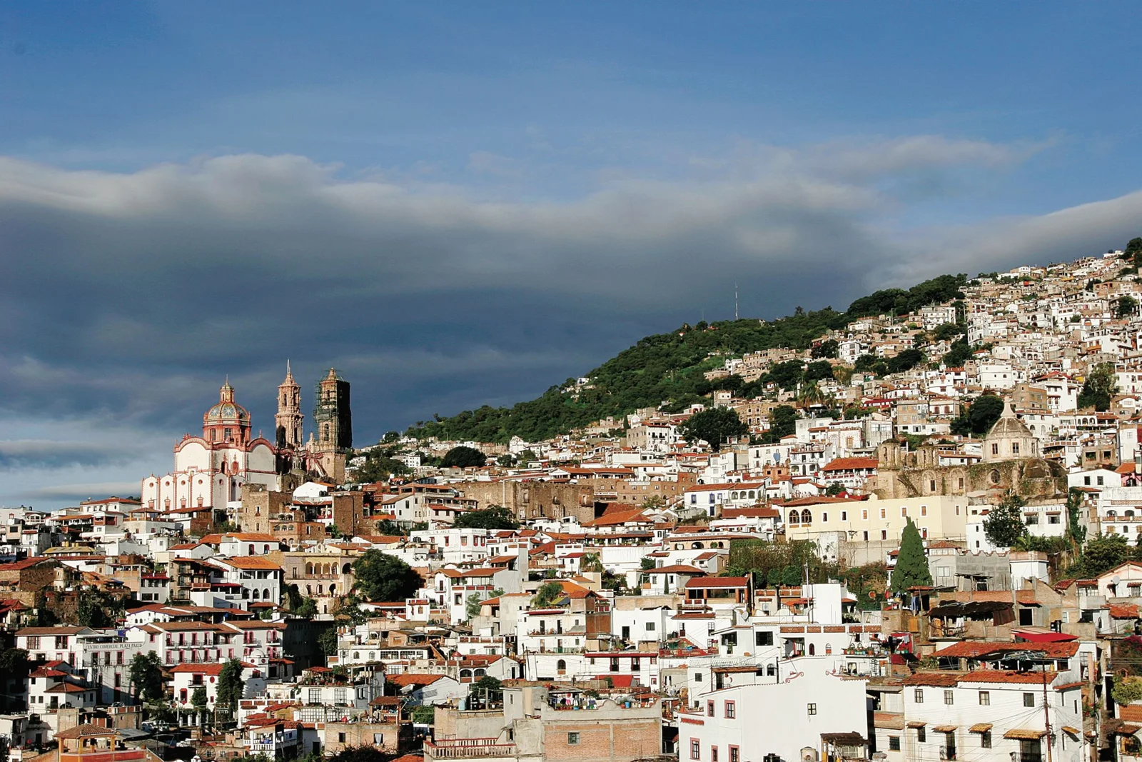 Panorámica de Taxco y el templo de Santa Prisca